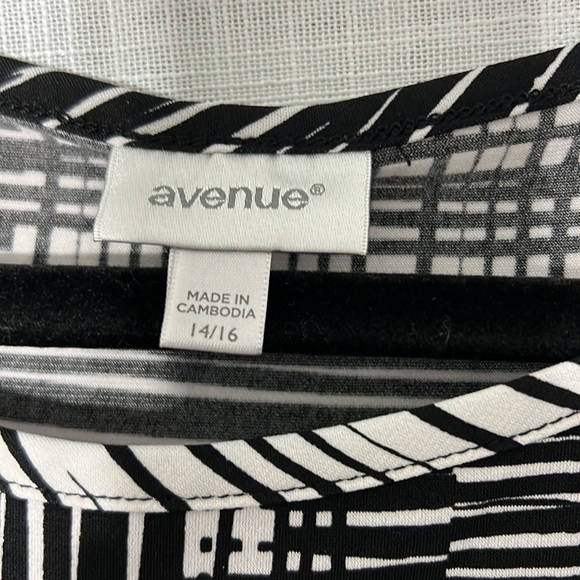 Avenue Plus Long V Shape Blouse - Picture 7 of 8